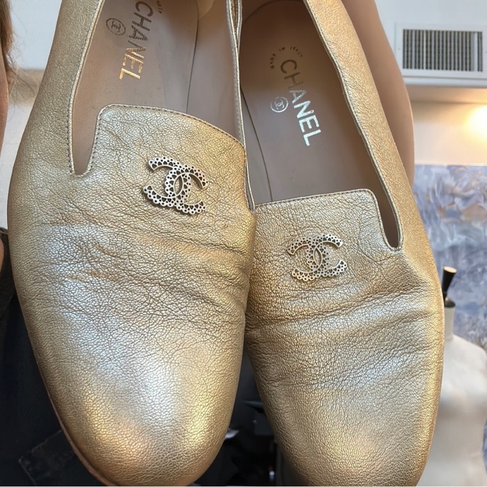 Chanel gold loafers - Picture 2 of 3